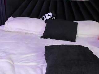 atinxnaugthy's CamSoda show and profile