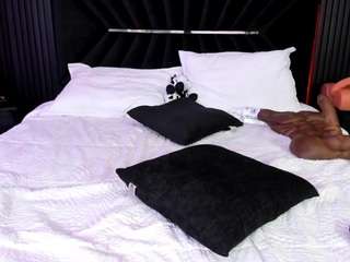 Live webcam model atinxnaugthy on Soda Cams