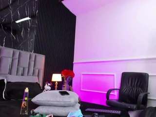 ATINXNAUGTHY live cam