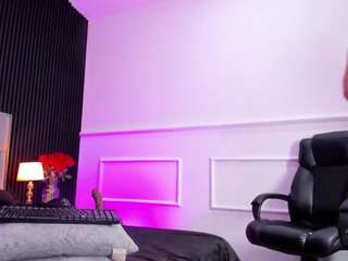 atinxnaugthy webcam model