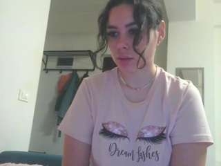 prettyjulliette's CamSoda show and profile