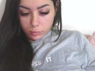 prettyjulliette's CamSoda show and profile