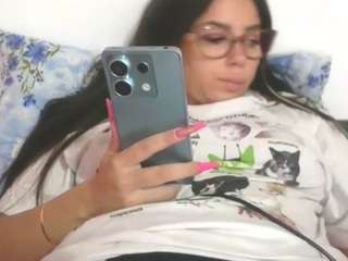 prettyjulliette live cam preview