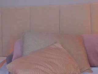 Acest model este live acum. aprilebony