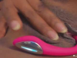 aprilebony live webcam show