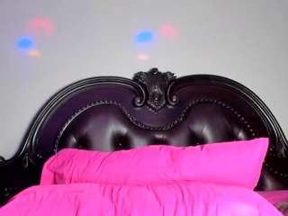 bigbootysarenalo... Live Webcam on CamSoda