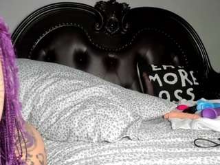 bigbootysarenalove's CamSoda show and profile