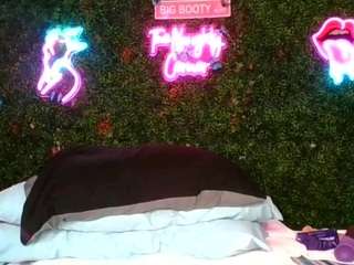 bigbootysarenalo... Live Webcam on CamSoda