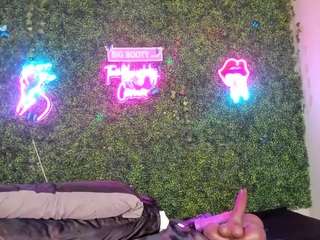 bigbootysarenalove Tease live webcam