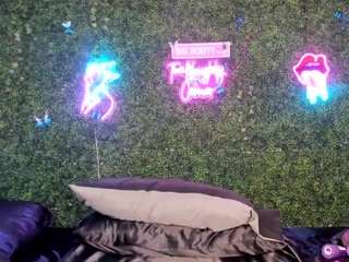 le modèle bigbootysarenalove est en webcam porno dans un show sur le site camsoda, il possède les tags suivants: ahegao,spank,ass,lush,mature,naked,pussy,sex toys,sexy,smoking,strip,full nudity,stripper,striptease,tattoos,tease,thick,toys,twerk,wet