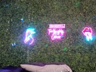 bigbootysarenalove live cam profile