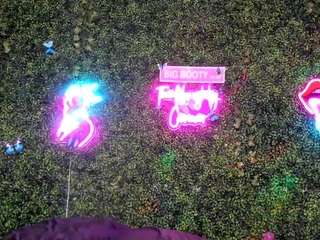 bigbootysarenalove's CamSoda show and profile