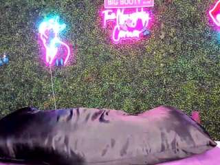 bigbootysarenalo... Live Webcam on CamSoda