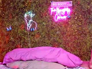 bigbootysarenalove webcam