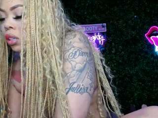 bigbootysarenalove webcam