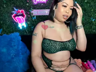 bigbootysarenalove's Live Sex Cam Show