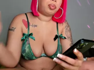 bigbootysarenalove's Live Sex Cam Show