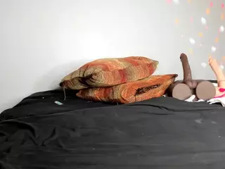 bigbootysarenalove's Live Sex Cam Show