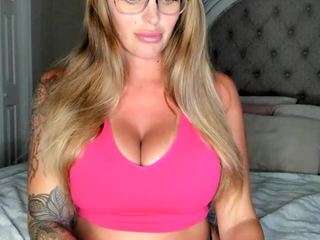 kennasavage Live Webcam on CamSoda