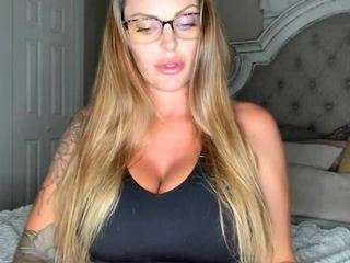 kennasavage Live Webcam on CamSoda