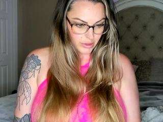 Ce modèle est en direct maintenant. kennasavage