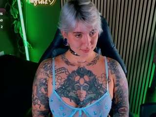 amyhouse's CamSoda show and profile