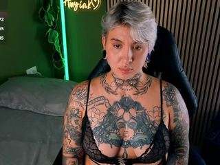 amyhouse webcam
