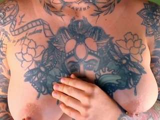 le modèle amyhouse est en webcam porno dans un show sur le site camsoda, il possède les tags suivants: ass,public,naked,natural,nature,nipple piercings,no drinking,no smoking,orgasm,pussy,mature,sexmachine,shaved pussy,spank,squirt,tattoos,wet,young adult,asshole,milf