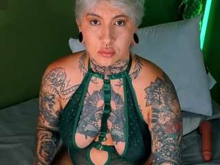 Este modelo está en vivo ahora. amyhouse