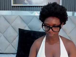 huddahmonroe webcam model