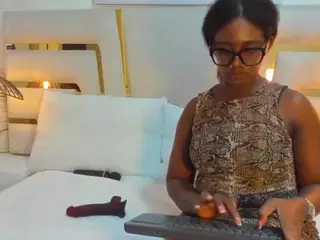 huddahmonroe's Live Sex Cam Show