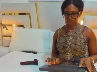 huddahmonroe's Live Sex Cam Show