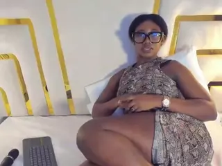 huddahmonroe's Live Sex Cam Show