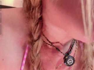Lizztayler's cam show statistics and live stream