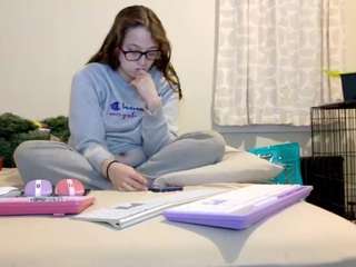 bambi8113's CamSoda show and profile