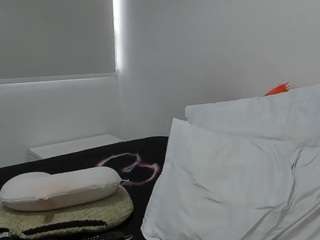 hornypetite Live Webcam on CamSoda