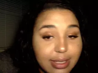 Carmella Raee's Live Sex Cam Show