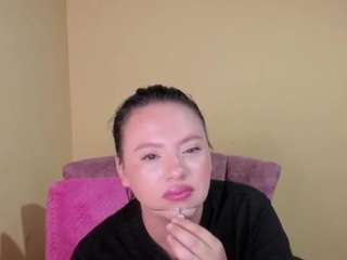 laura live cam preview