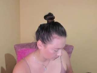 laura live cam preview