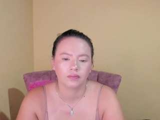 laura live cam preview