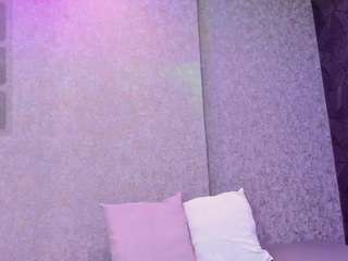 sophiebatory's CamSoda show and profile