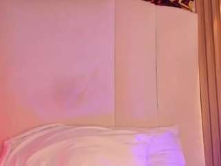malalaamelie, female webcam model,  years old, on live webcam