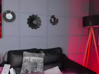Bella's Live Sex Cam Show