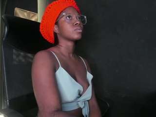 Live cam show with connywells
