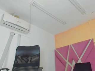 le modèle sashabigcock est en webcam porno dans un show sur le site camsoda, il possède les tags suivants: amateur,fingers,tease,strip,spank,solo,pov,orgasm,lingerie,handjob,flashing,feet,anal,dildo,cum,brown eyes,black hair,bj,big nipples,bedroom