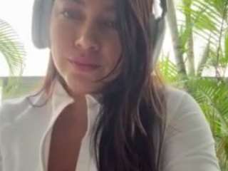 angelica-rose Live Webcam on CamSoda
