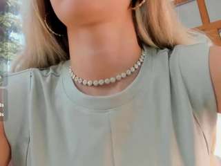 le modèle sassyt33n est en webcam porno dans un show sur le site camsoda, il possède les tags suivants: amateur,kinky,toys,teen-18,strip,squirting,sexcam,pussy,masturbation,lovense,living room,lingerie,flashing,anal,fingers,feet,dp,dildo,control,brown eyes