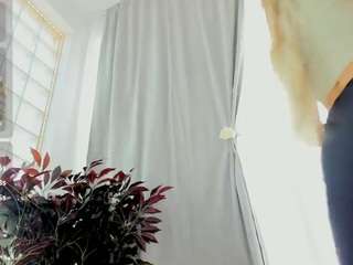 sassyt33n live webcam show