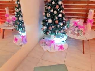 Live webcam model meganslaves on Soda Cams