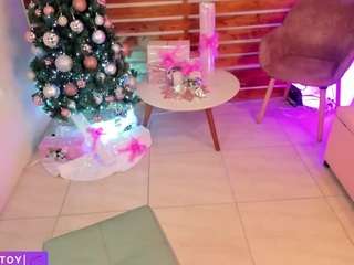 Live webcam model meganslaves on Soda Cams